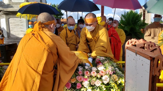 D:\Inetpub\vhosts\nguoiphattu.vn\httpdocs\Upload\news\2021\11\nguoiphattu-com hoa thuong thich ngo tinh3.jpg